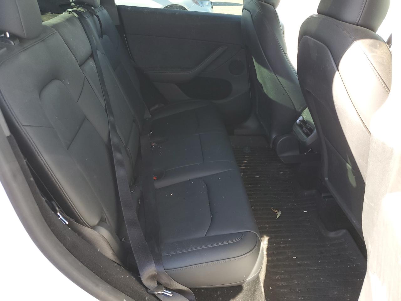 2024 TESLA MODEL Y  VIN:7SAYGDEE9RA268098