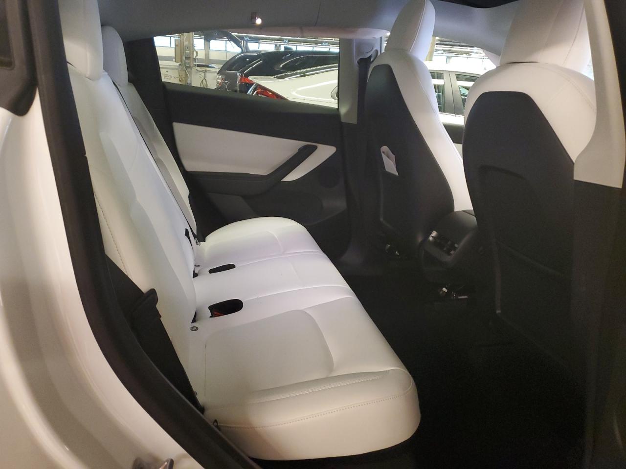 2022 TESLA MODEL Y  VIN:7SAYGDEE9NF370093