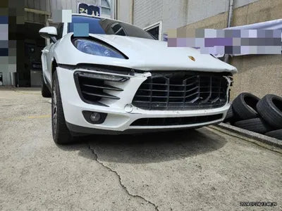 2016 Porsche Macan VIN: