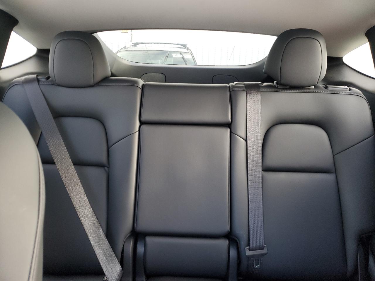 2022 TESLA MODEL Y  VIN:7SAYGDEE8NF556384
