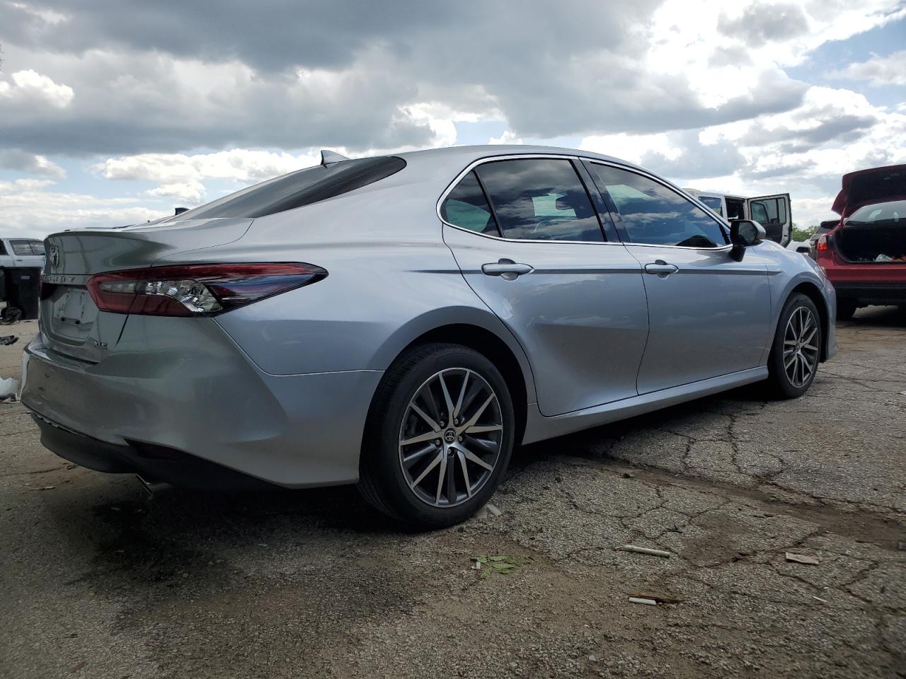 2024 TOYOTA CAMRY XLE VIN:4T1F11AK2RU887079