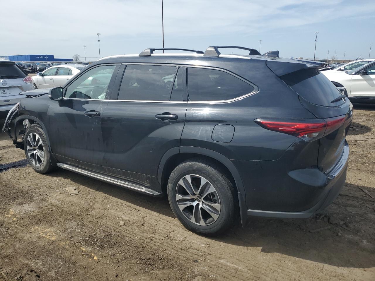 2022 TOYOTA HIGHLANDER XLE VIN:5TDGZRBH3NS575029