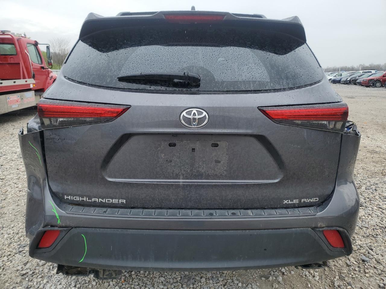 2022 TOYOTA HIGHLANDER XLE VIN:5TDGZRBH8NS586012