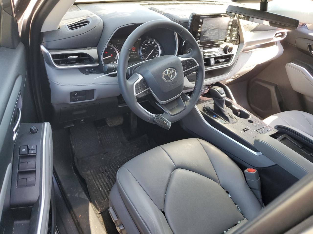 2022 TOYOTA HIGHLANDER XLE VIN:5TDGZRAH1NS540927