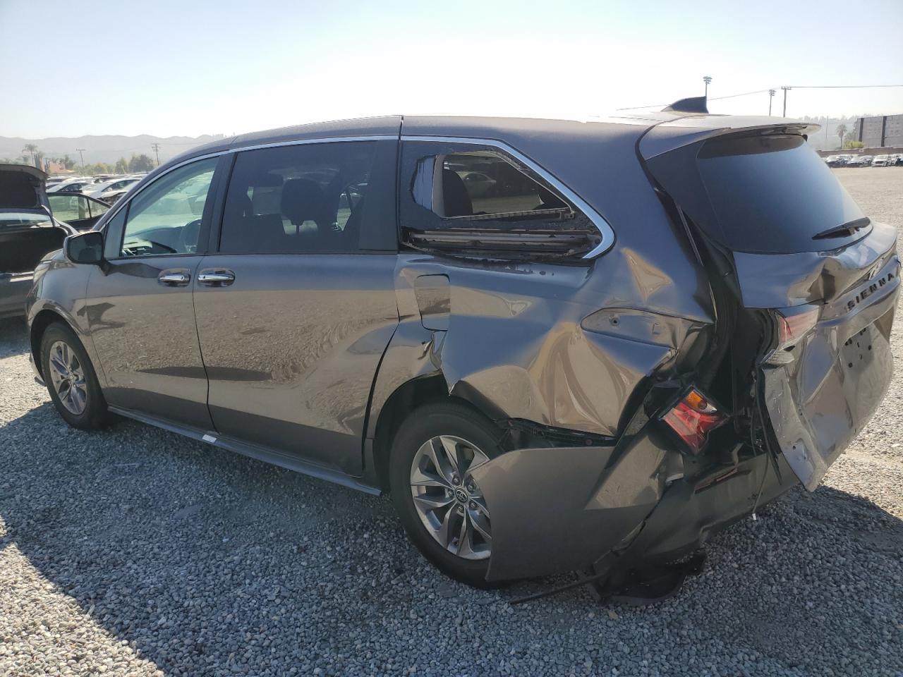 2022 TOYOTA SIENNA XLE VIN:5TDYRKEC1NS097138