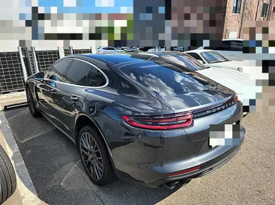 2018 Porsche Panamera VIN: