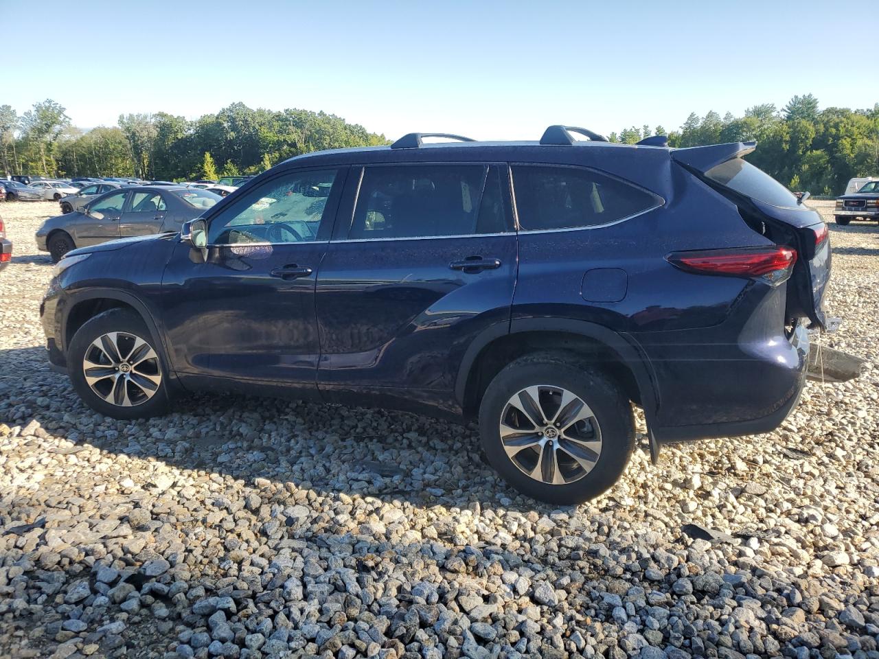 2022 TOYOTA HIGHLANDER XLE VIN:5TDHZRBH6NS222627