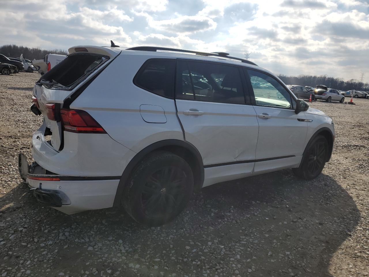 2022 VOLKSWAGEN TIGUAN SE R-LINE BLACK VIN:3VVCB7AX8NM132084