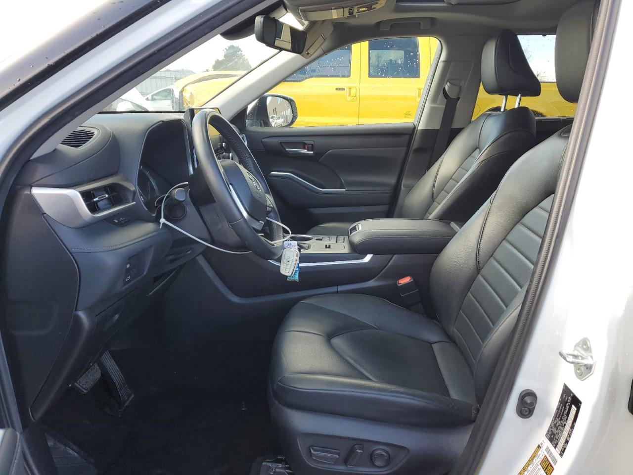 2022 TOYOTA HIGHLANDER XLE VIN:5TDGZRAH8NS553562