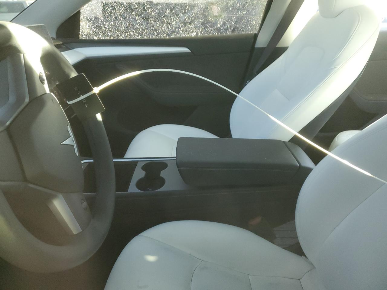 2024 TESLA MODEL Y  VIN:7SAYGDEEXRA234400