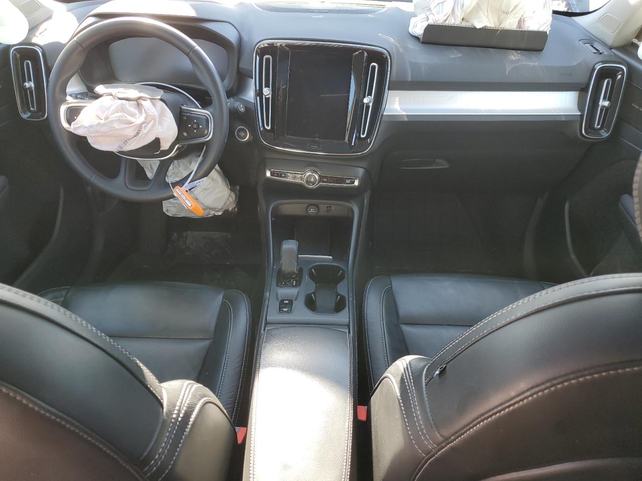 2022 VOLVO XC40 T5 MOMENTUM VIN:YV4162UK5N2640434