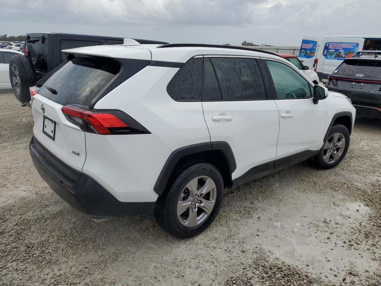 2022 TOYOTA RAV4 XLE VIN:2T3W1RFVXNW233630