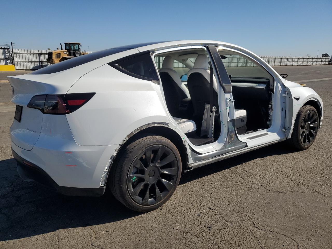 2023 TESLA MODEL Y  VIN:7SAYGDEE3PF840024