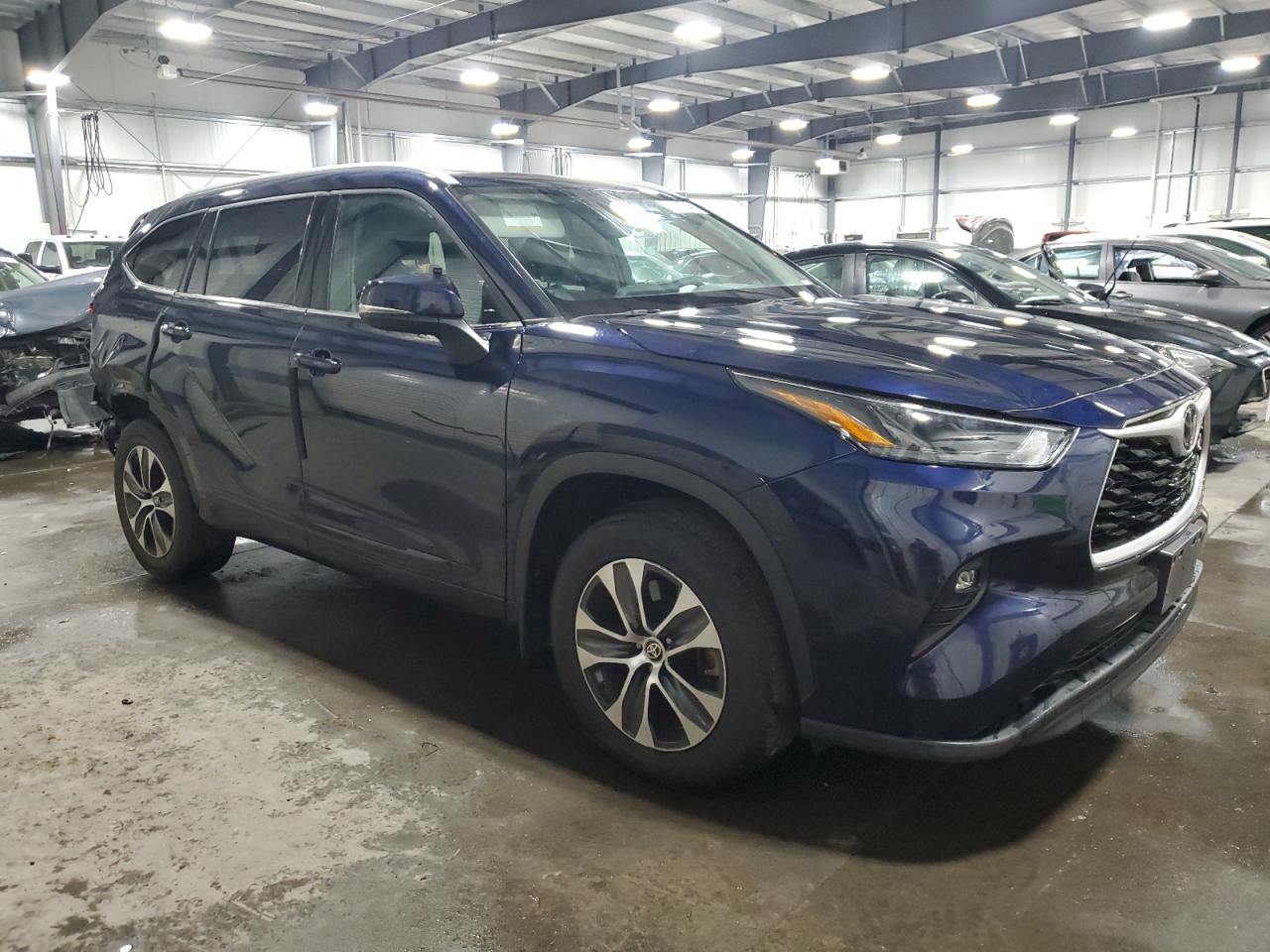 2022 TOYOTA HIGHLANDER XLE VIN:5TDGZRBH4NS586282