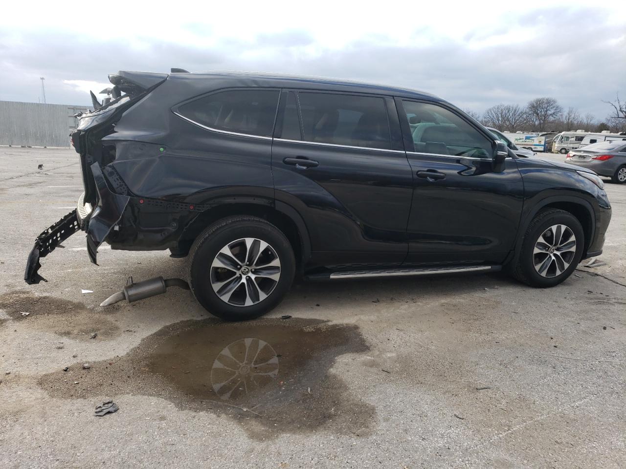2022 TOYOTA HIGHLANDER XLE VIN:5TDGZRAH7NS558445
