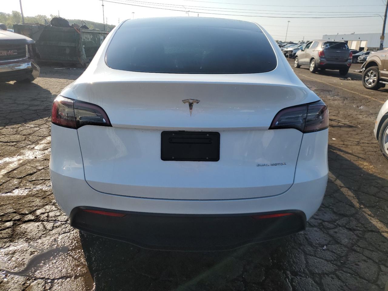 2024 TESLA MODEL Y  VIN:7SAYGDEE5RA259222