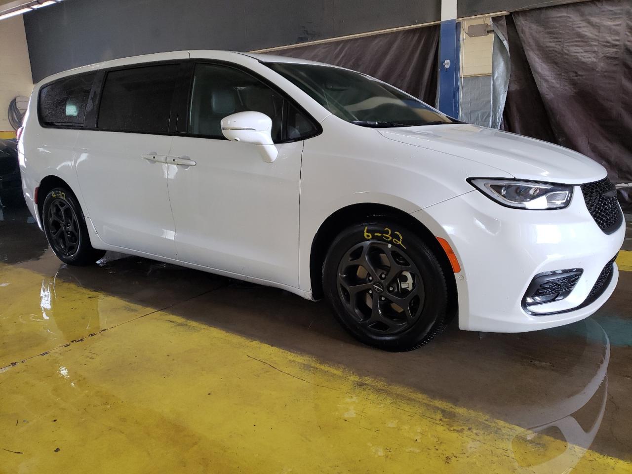 2022 CHRYSLER PACIFICA HYBRID TOURING L VIN:2C4RC1L70NR183409