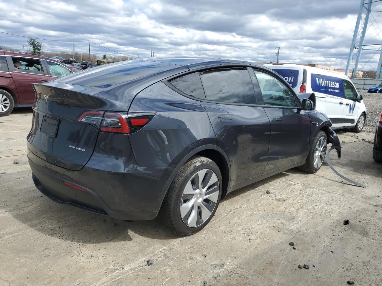 2024 TESLA MODEL Y  VIN:7SAYGDEE8RF990536