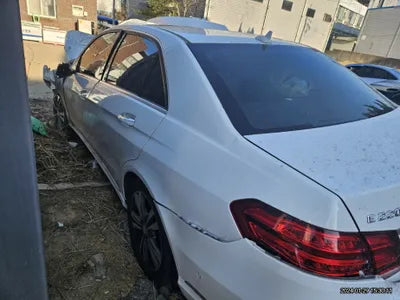 2015 Mercedes-Benz E 220 VIN: