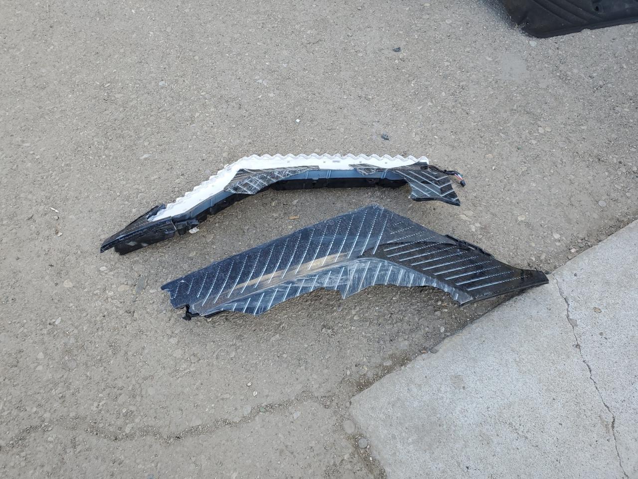 2024 CADILLAC LYRIQ LUXURY VIN:1GYKPPRL0RZ100077