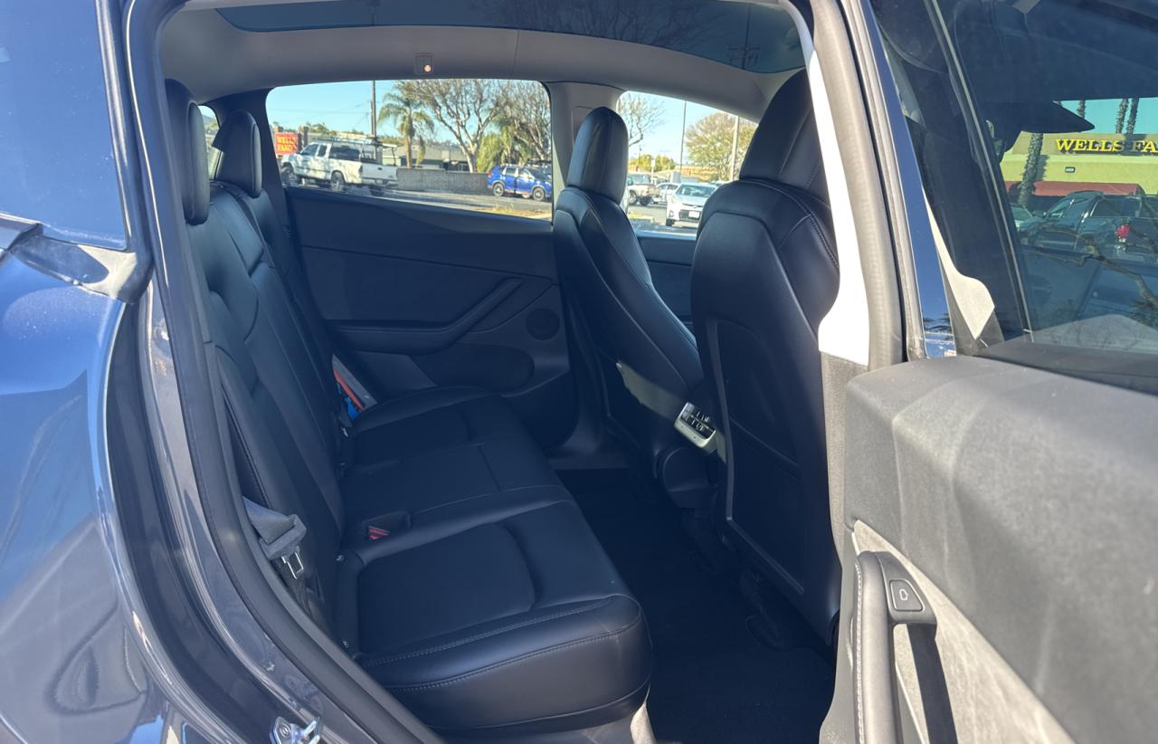 2022 TESLA MODEL Y  VIN:7SAYGDEE0NF365509