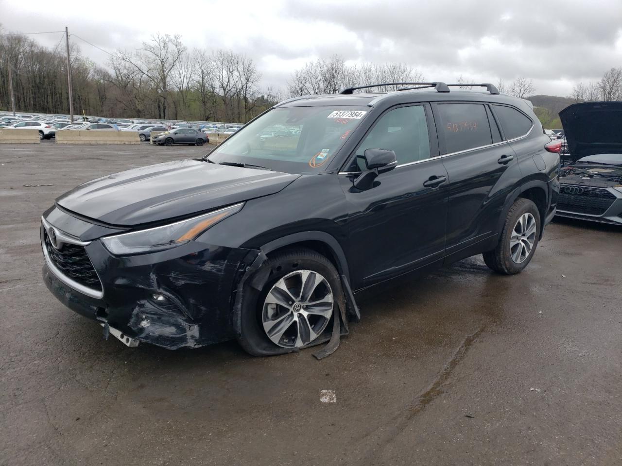 2022 TOYOTA HIGHLANDER XLE VIN:5TDHZRBH9NS572429