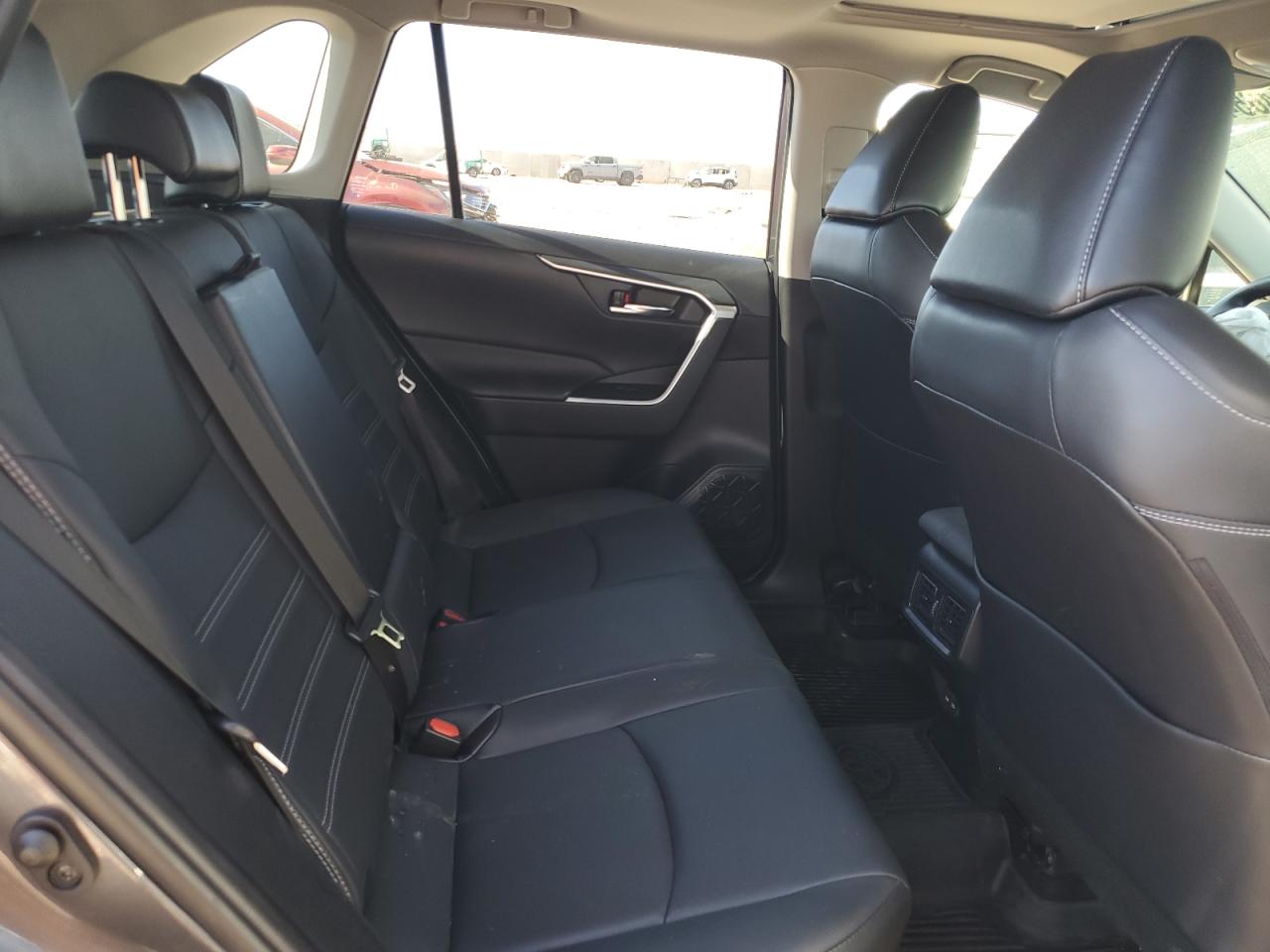 2022 TOYOTA RAV4 XLE PREMIUM VIN:JTMB6RFV6ND054773
