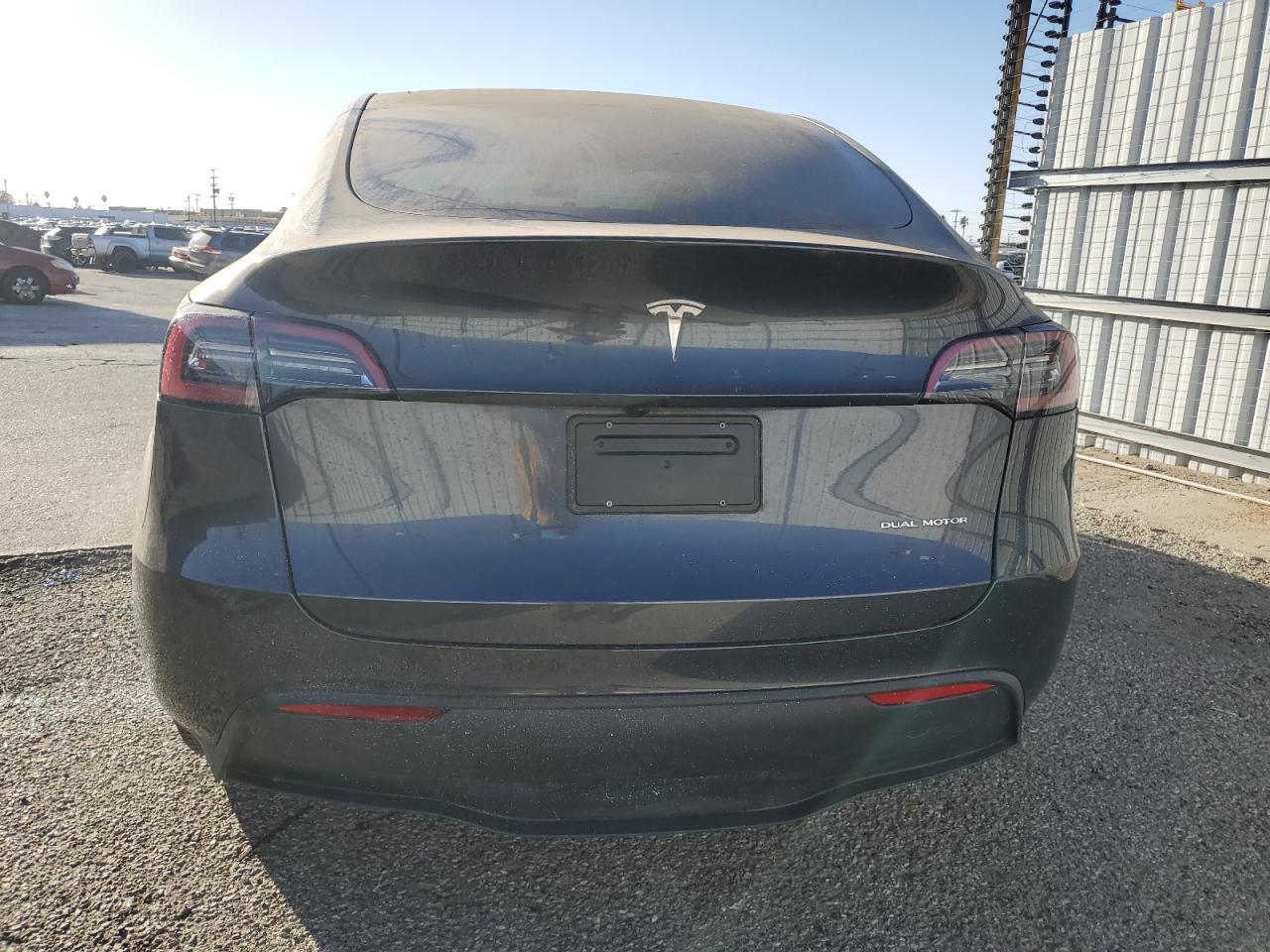 2024 TESLA MODEL Y  VIN:7SAYGDEE4RA253623