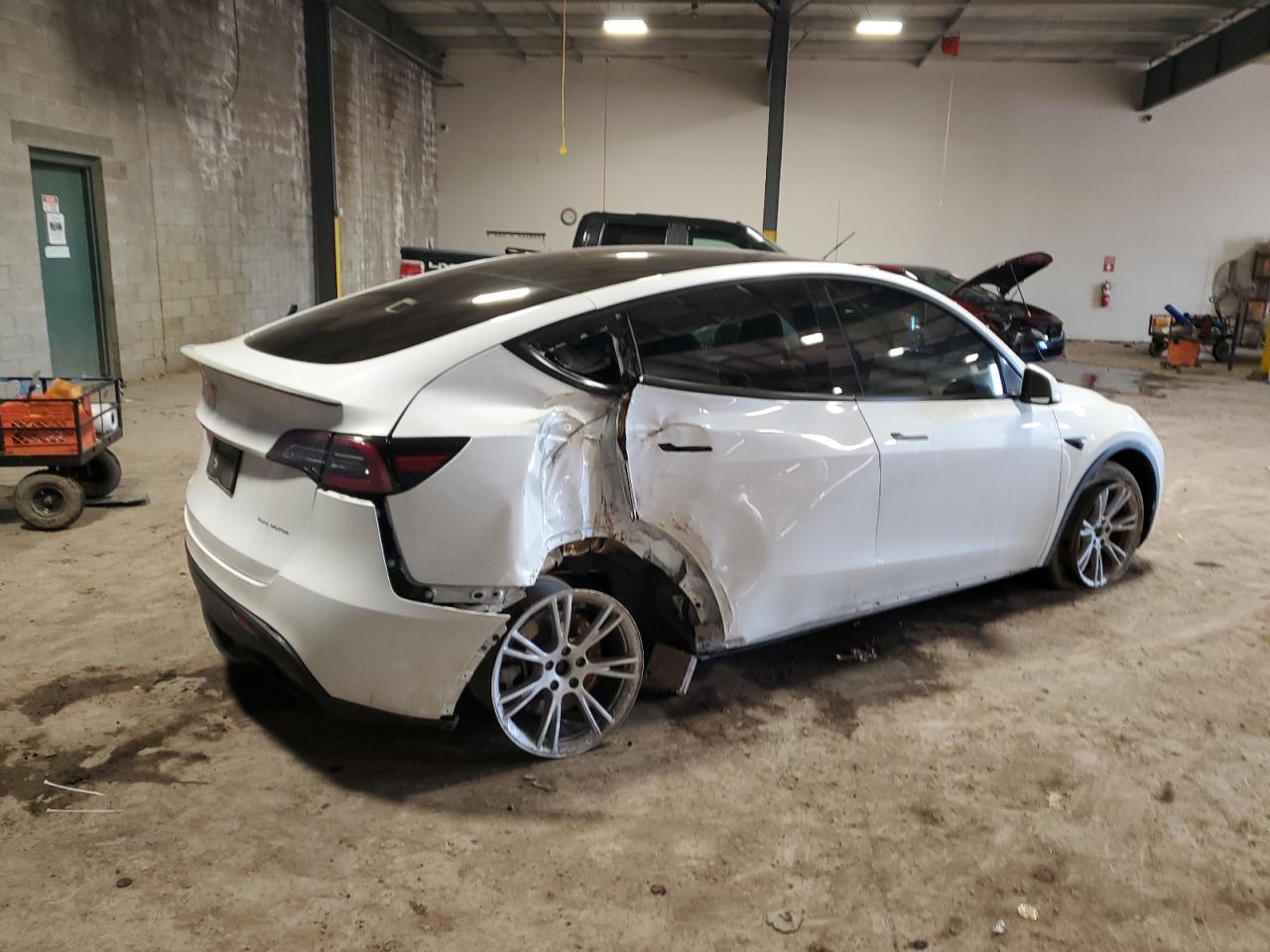 2023 TESLA MODEL Y  VIN:7SAYGDEE4PF755595