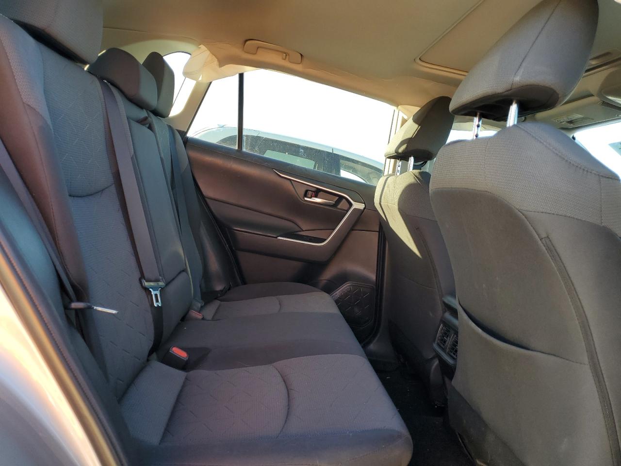 2022 TOYOTA RAV4 XLE VIN:2T3RWRFV2NW137604