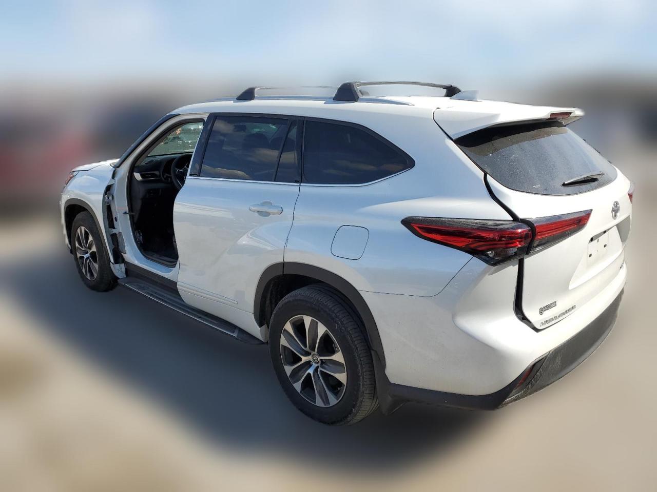 2022 TOYOTA HIGHLANDER XLE VIN:5TDHZRBHXNS189115