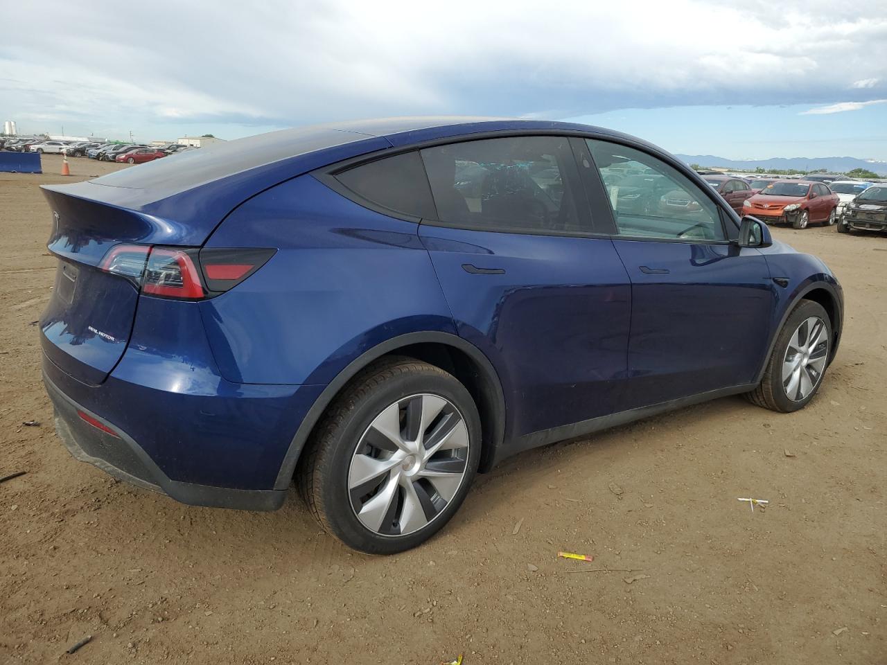 2023 TESLA MODEL Y  VIN:7SAYGDEE7PA174654