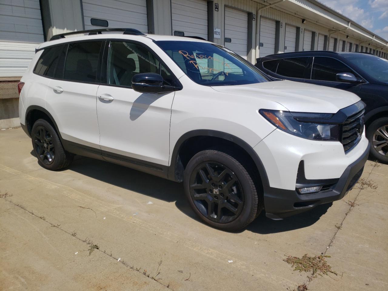 2024 HONDA PASSPORT BLACK EDITION VIN:5FNYF8H84RB001452