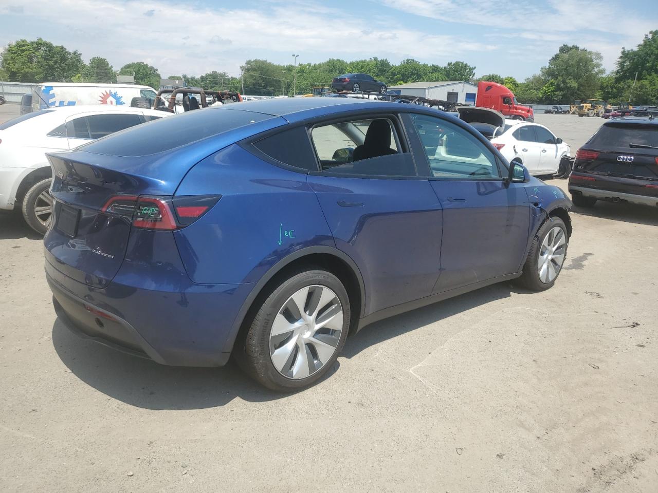 2024 TESLA MODEL Y  VIN:7SAYGAEE7RF982460