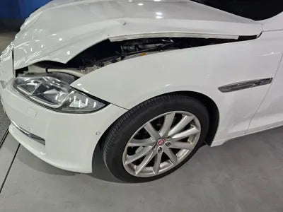 2016 Jaguar XJ VIN: