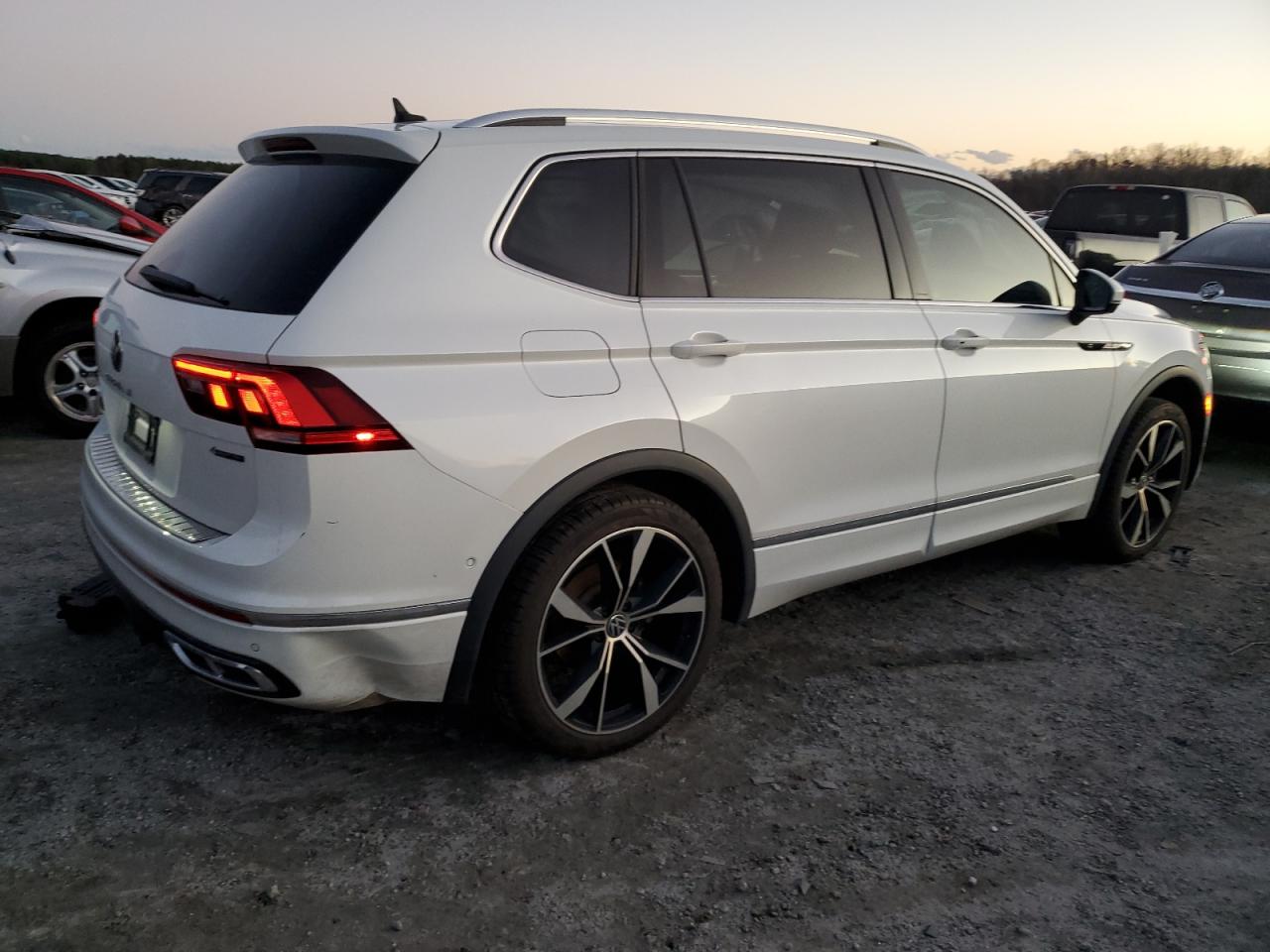 2022 VOLKSWAGEN TIGUAN SEL R-LINE VIN:3VV4B7AXXNM079568
