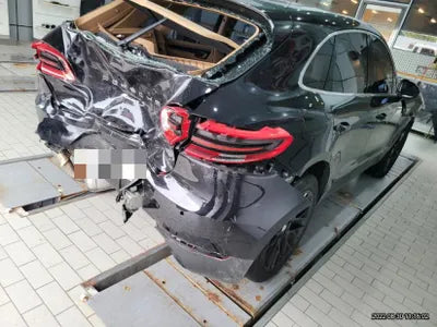 2017 Porsche Macan VIN:
