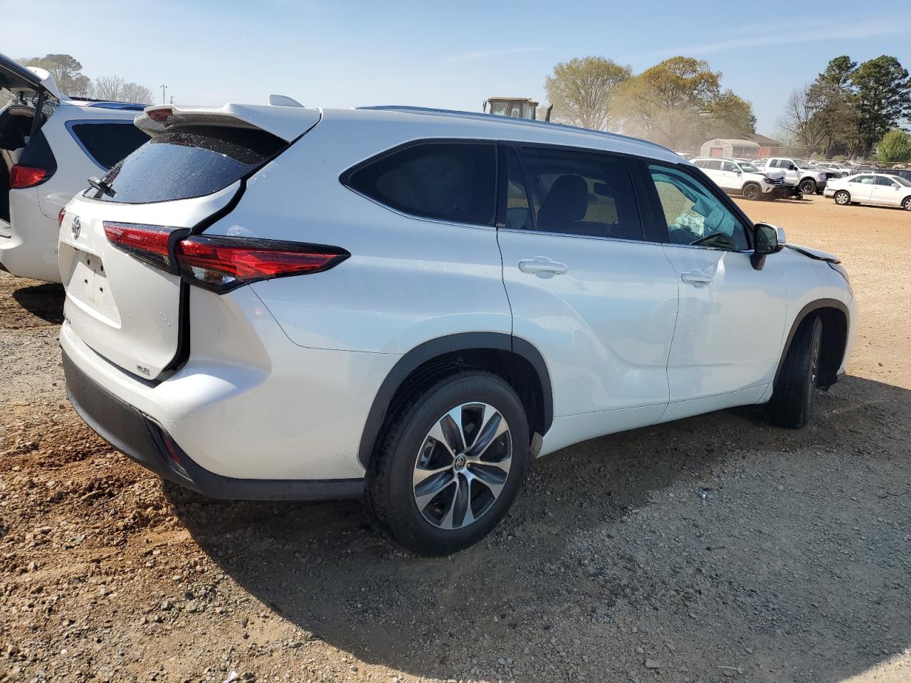 2022 TOYOTA HIGHLANDER XLE VIN:5TDGZRAH9NS092131