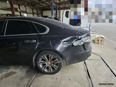 2016 Jaguar XF VIN: