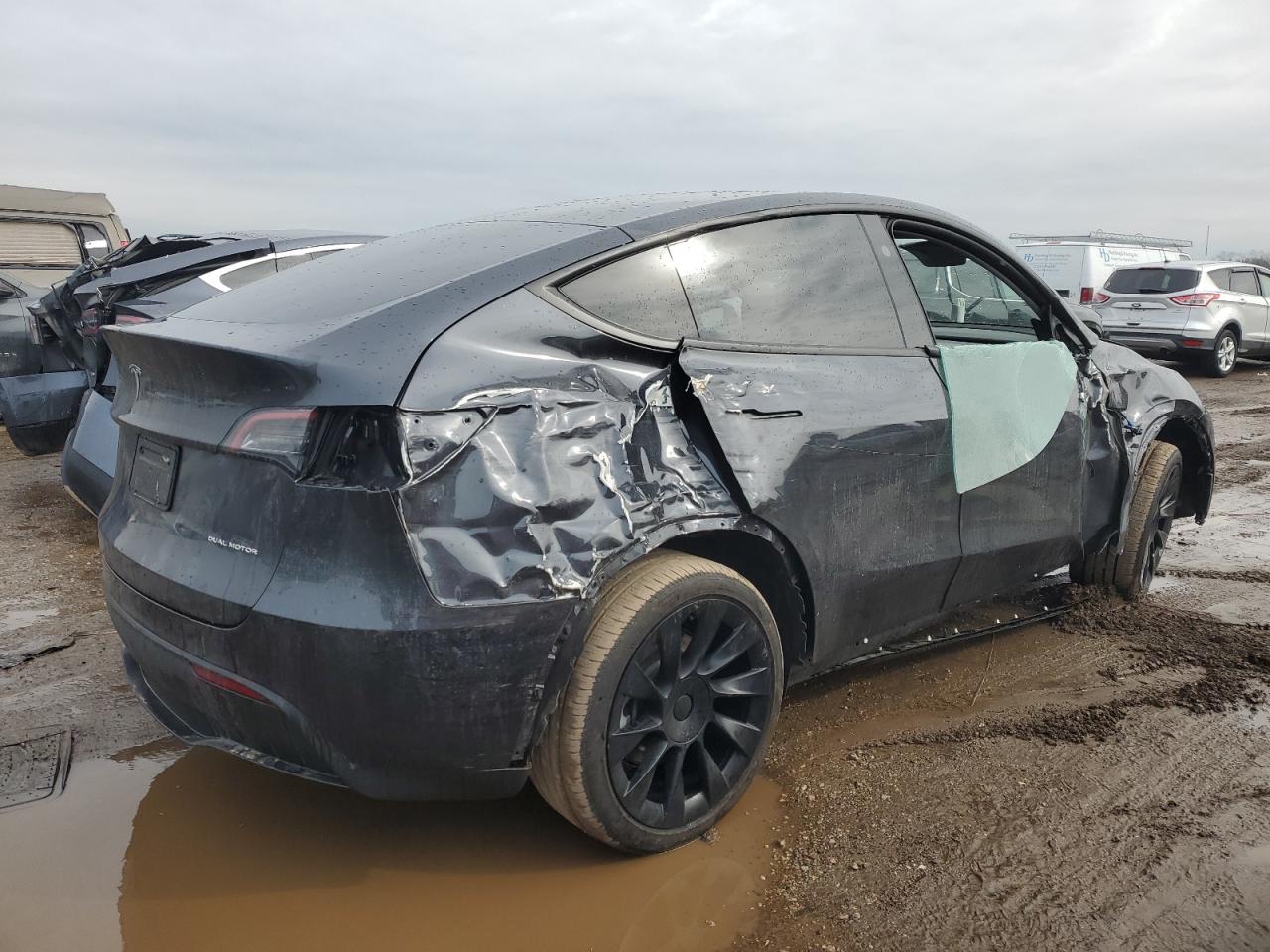 2024 TESLA MODEL Y  VIN:7SAYGAEE7RF043096