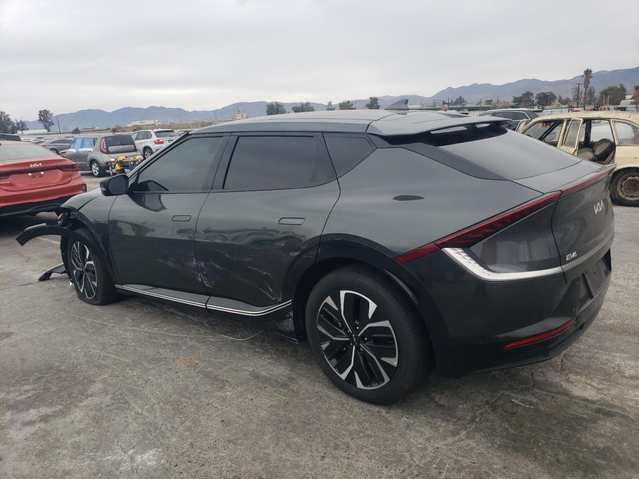 2023 KIA EV6 LIGHT VIN:KNDC34LA1P5105370