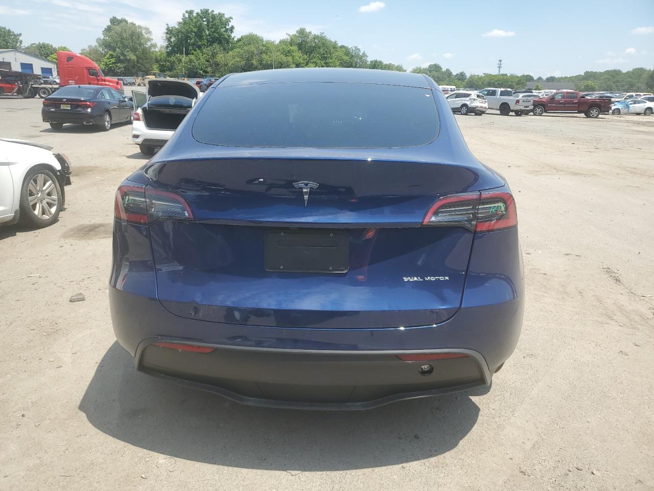 2024 TESLA MODEL Y  VIN:7SAYGAEE7RF982460