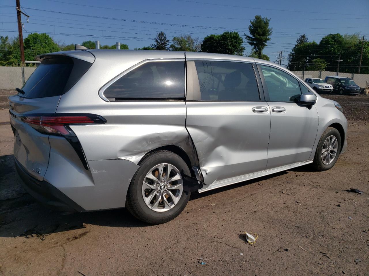 2022 TOYOTA SIENNA LE VIN:5TDKRKEC8NS102213