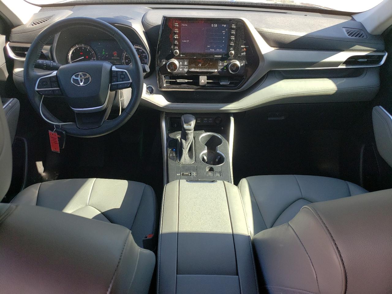 2022 TOYOTA HIGHLANDER XLE VIN:5TDGZRAH2NS130251