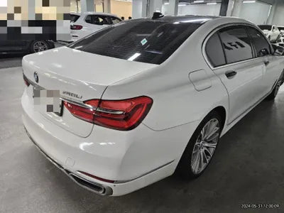 2016 BMW 750 VIN: