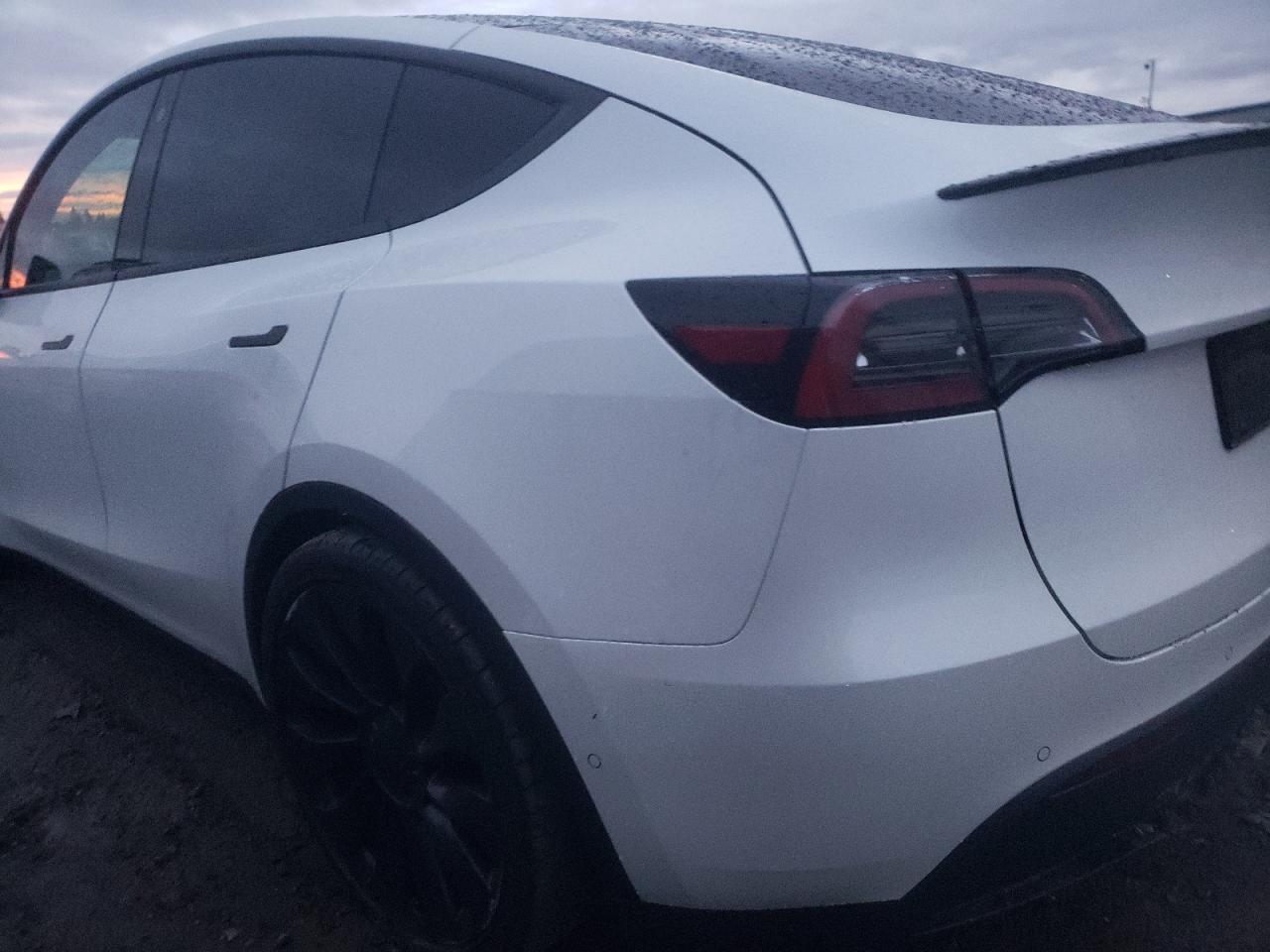 2022 TESLA MODEL Y  VIN:7SAYGDEF2NF406490