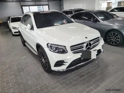 2019 Mercedes-Benz GLC 300 VIN: