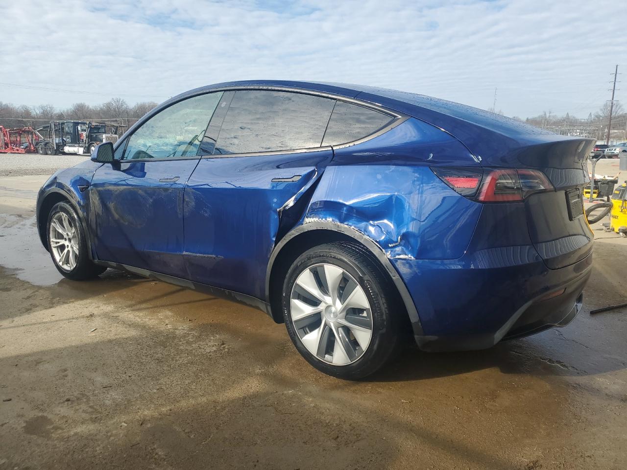 2023 TESLA MODEL Y  VIN:7SAYGDEE0PF707365