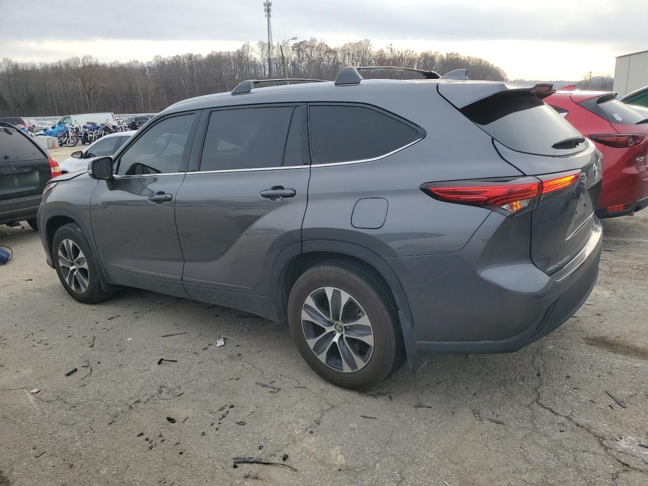 2022 TOYOTA HIGHLANDER XLE VIN:5TDGZRBH5NS561374