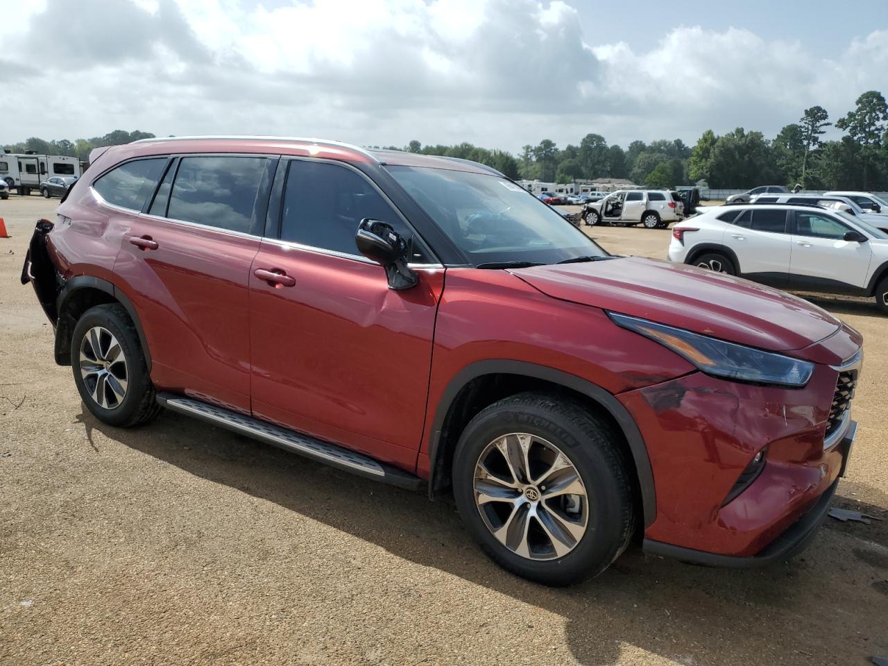 2022 TOYOTA HIGHLANDER XLE VIN:5TDGZRAH4NS121065